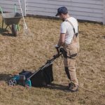 Wiosenne porządki w ogrodzie i wokół domu – jakie urządzenia warto wypożyczyć na jeden weekend?