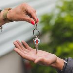 Szybka sprzedaż na Podlasiu. Jak bez stresu zbyć problematyczną nieruchomość w Białymstoku?